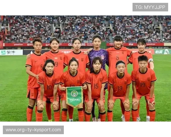 中国女足在比赛中展现出团队合作精神，2021中国女足精神