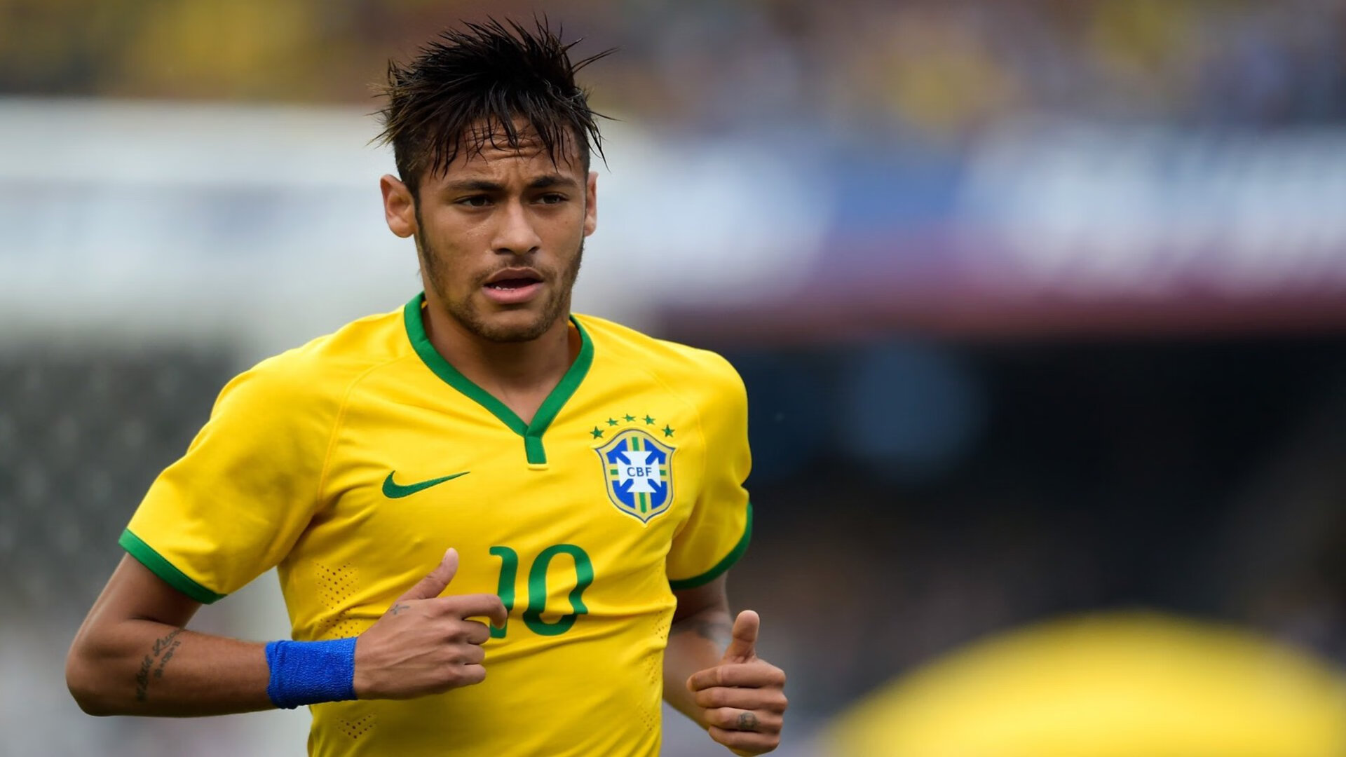 高尔的球场灵活性和攻击性突破，打破对手防线，高尔球会员多少钱一年